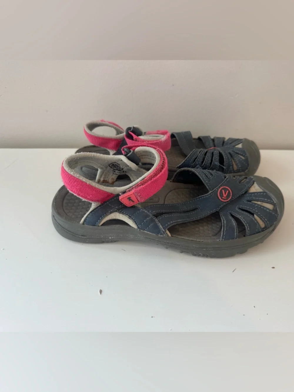 KEEN Sz 1 Girls Youth Kids Rose Midnight Sandals Outdoor Hiking Water Pink Blue - Picture 2 of 8